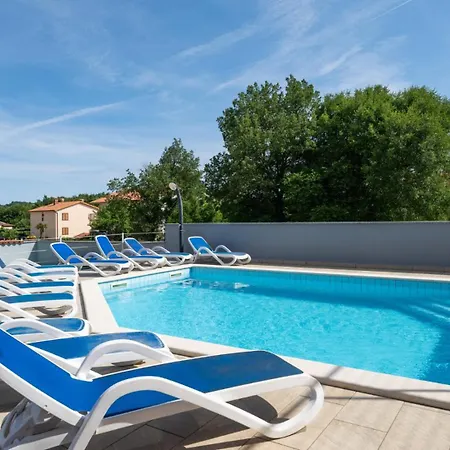 Paola By Guide Vinež