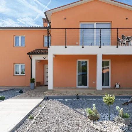Villa Paola By Guide Vinež